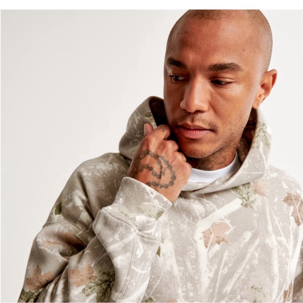 NWT! Abercrombie Viral Camo Hoodie Size S